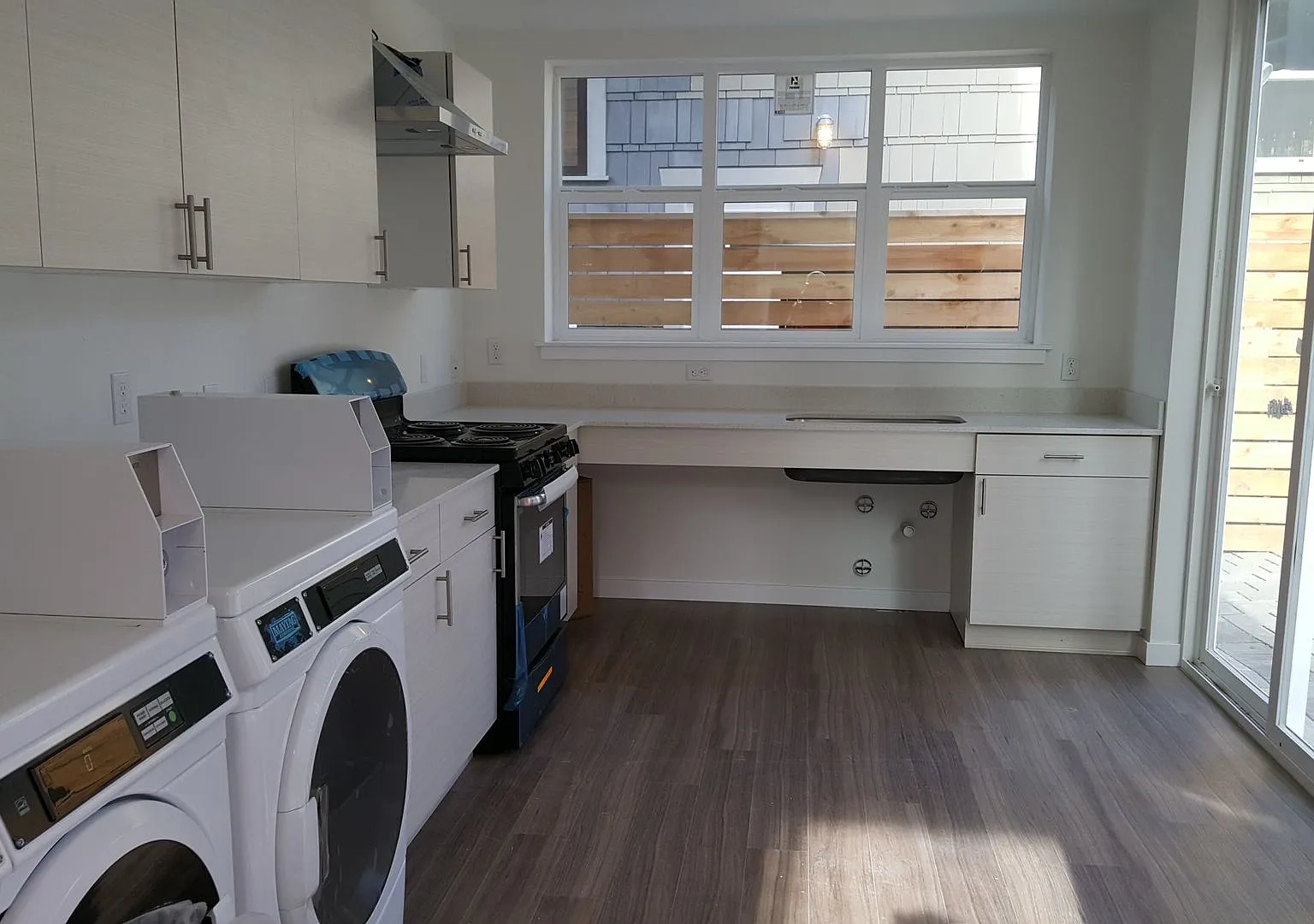 Beautiful Studio Apartments Situated in the Quiet Ravenna Neighborhood — Photo 2
