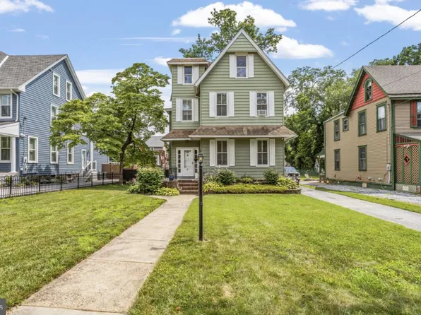 8 W Walnut Ave, Merchantville, NJ 08109
