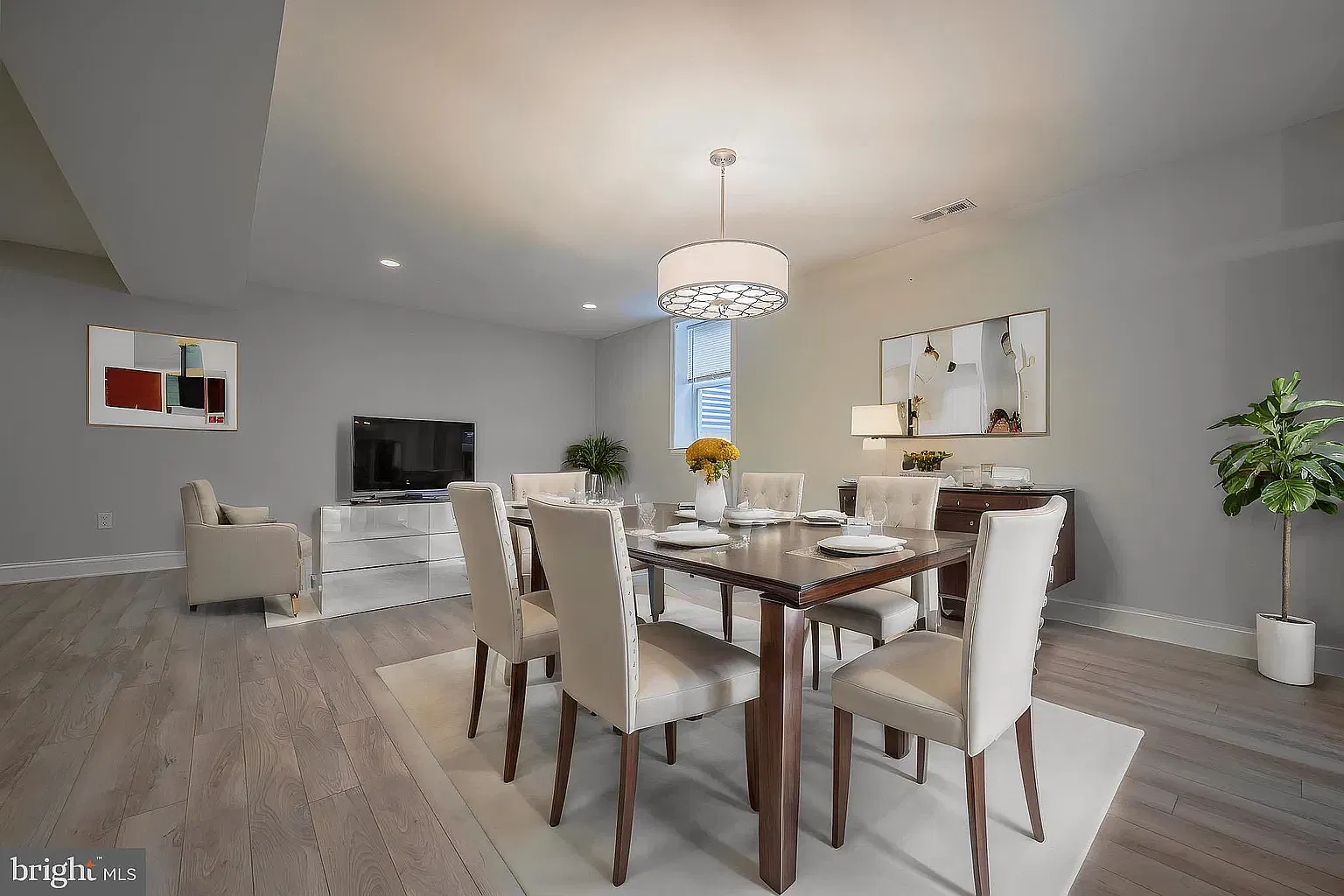 2 bed, 1200 sqft, $2,000 — Photo 2