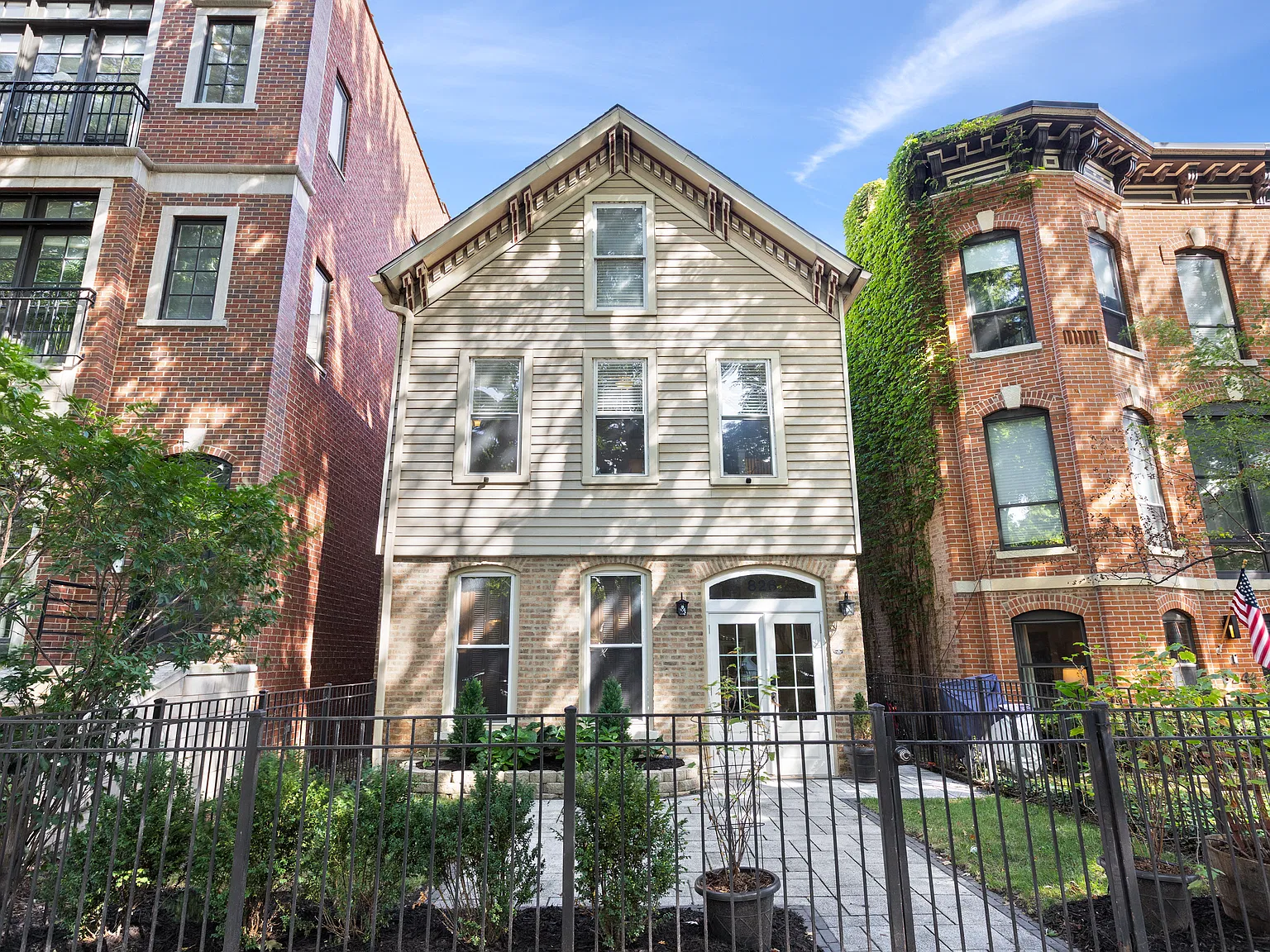 3 bed, $5,500 — Photo 1