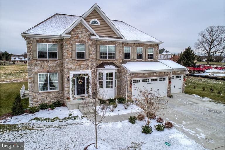 1st image of 911 Ash Farm Way
