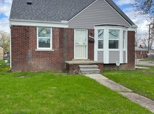 19659 Kelly Rd, Harper Woods, MI 48225