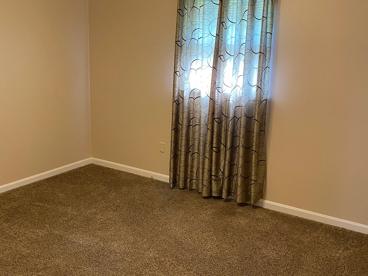 2 bed, 750 sqft, $950 — Photo 4
