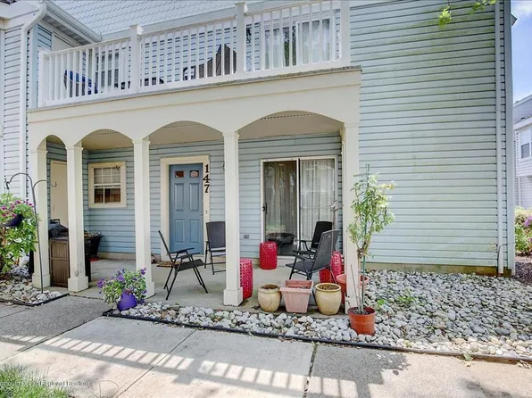 147 Tulip Ln, Freehold, NJ 07728