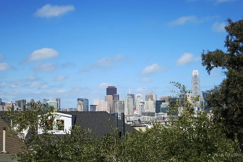Large top floor condo. City Skyline Views! Private Deck! — Photo 1
