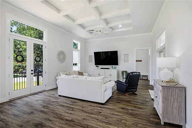 1122 Maine Ave — Photo 2