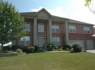 30 Deerfield Dr, Hawthorn Woods, IL 60047