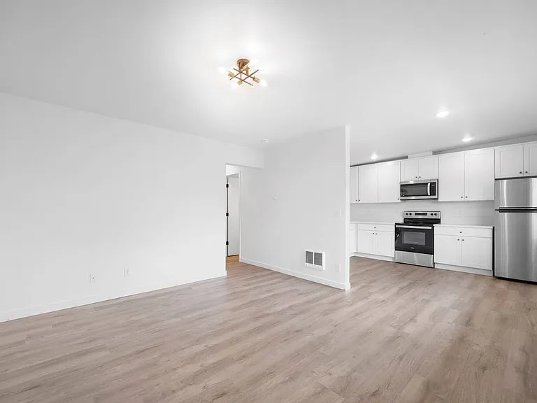 4005 SE 80th Ave — Photo 4