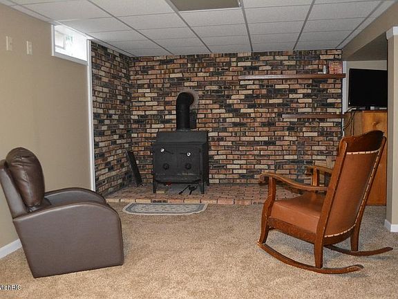 3rd image of 15800 Grand River Trl