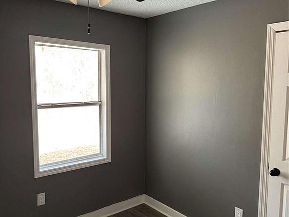 4th image of 2235A Moncrieff St