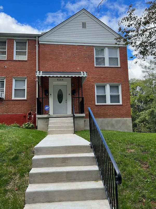 1 bed, 1.0 bath, 1320 sqft, $1,460 — Photo 1