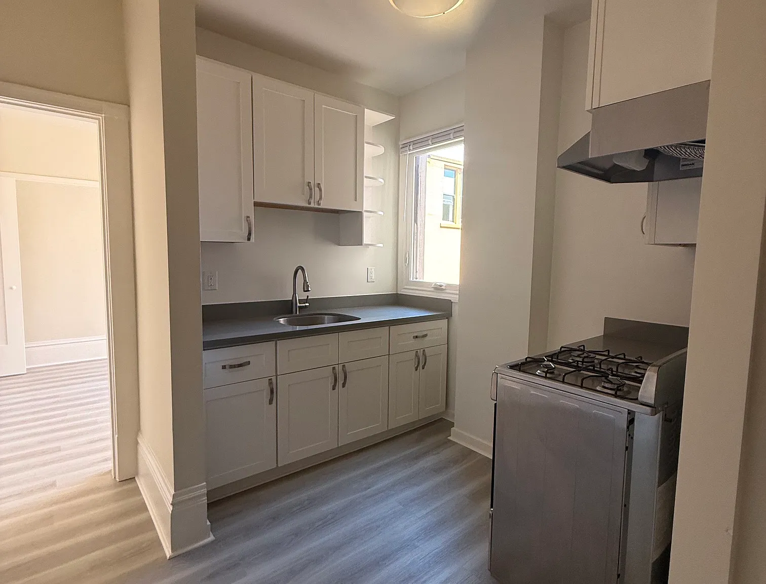 Top-Floor Tenderloin Studio | Water & Trash Included & Cats Welcome — Photo 2