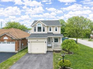 135 Veronica Dr, Kitchener, ON N2A 4E6