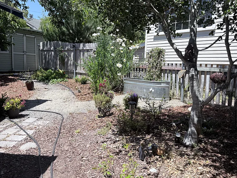 610 Larkin St — Photo 13