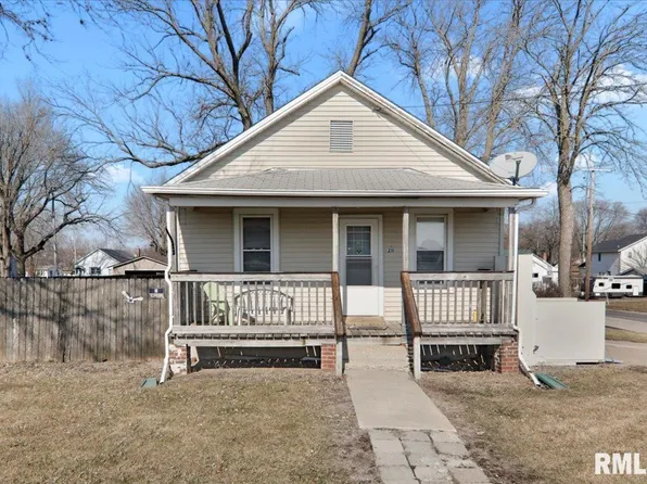 211 E Woodford St, Roanoke, IL 61561