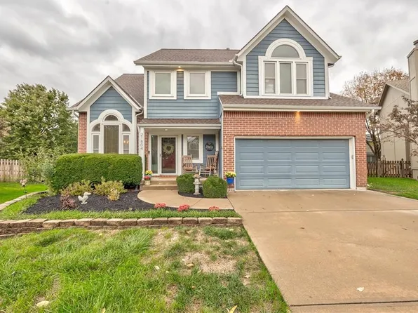 21804 W 52nd Ter, Shawnee, KS 66226