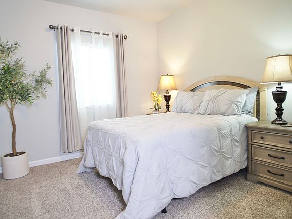 2nd image of 2725 E Calle Joya De Ventura