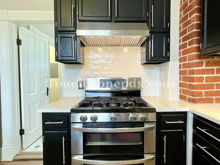 2225 NW Wilson St — Photo 5