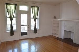 3rd image of 1409 W Catalpa Ave #2