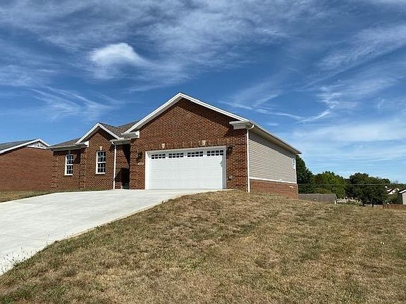2nd image of 1027 Tamworth Ln