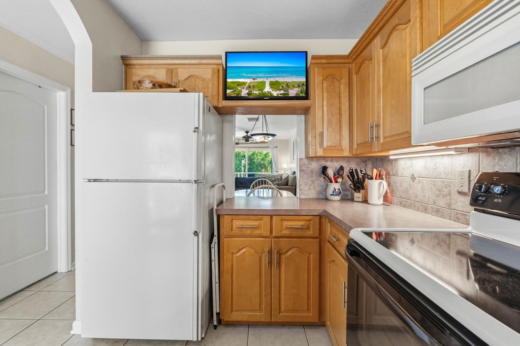 2400 NE 16TH Street #212, photo 8