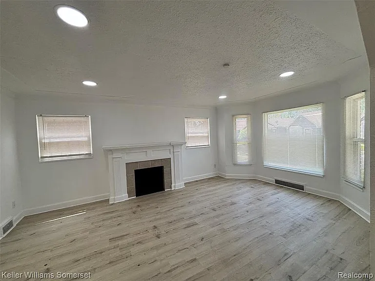 14800 Woodmont Ave — Photo 4