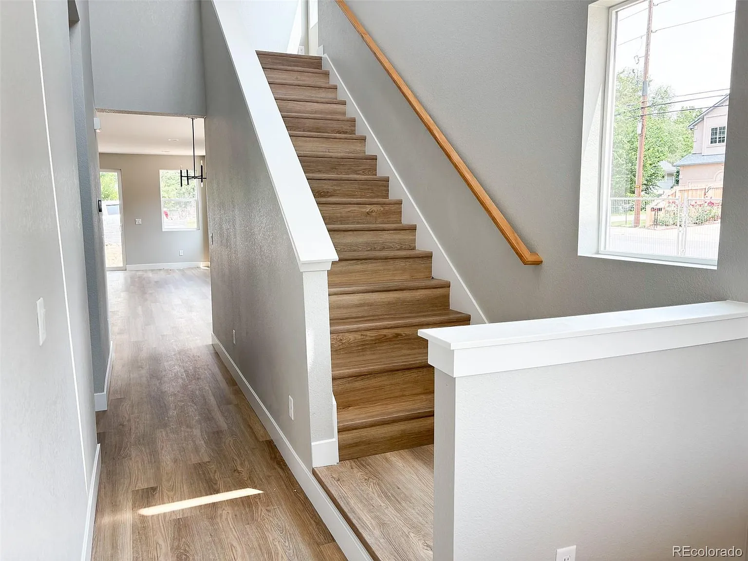 3 bed, 2.5 bath, 1681 sqft, $3,200 — Photo 2