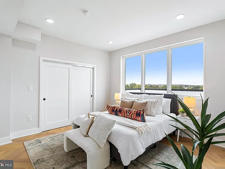 1516 E Capitol St NE — Photo 31