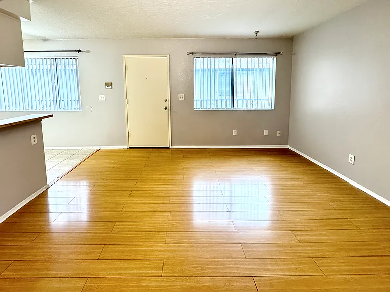 13105 Kornblum Ave — Photo 10
