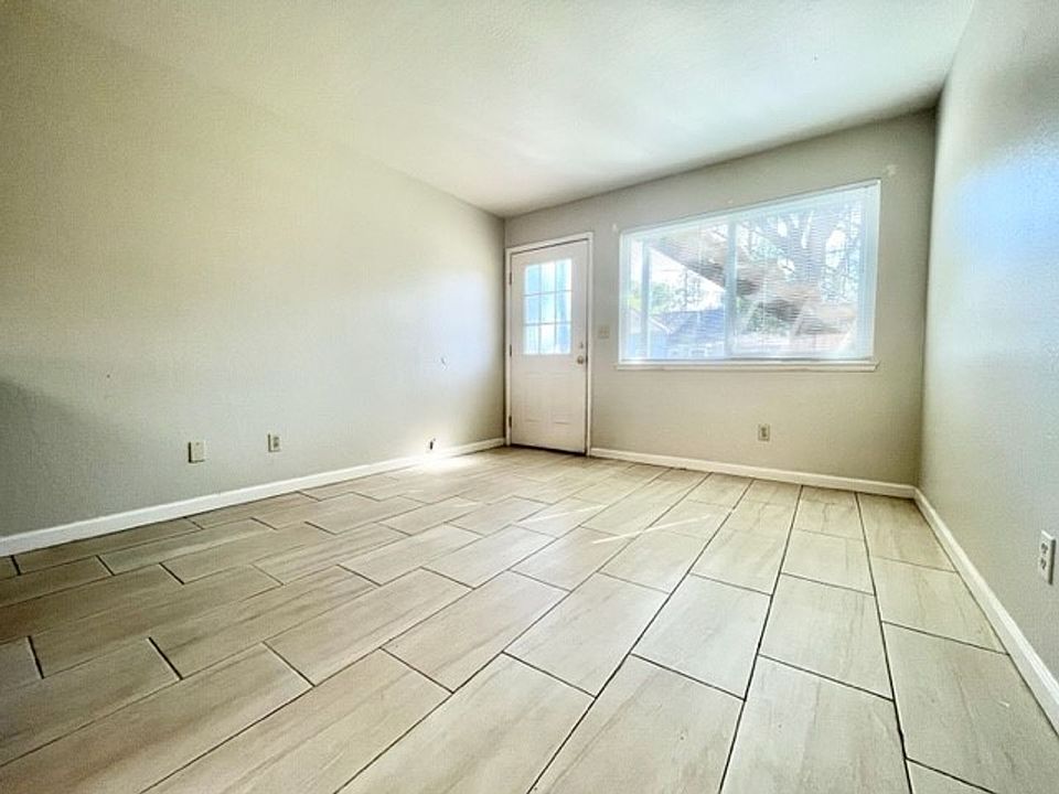 1st image of 390 Ash St #1e31c1436