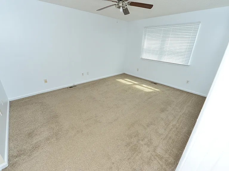 806 Jamestowne Dr — Photo 16