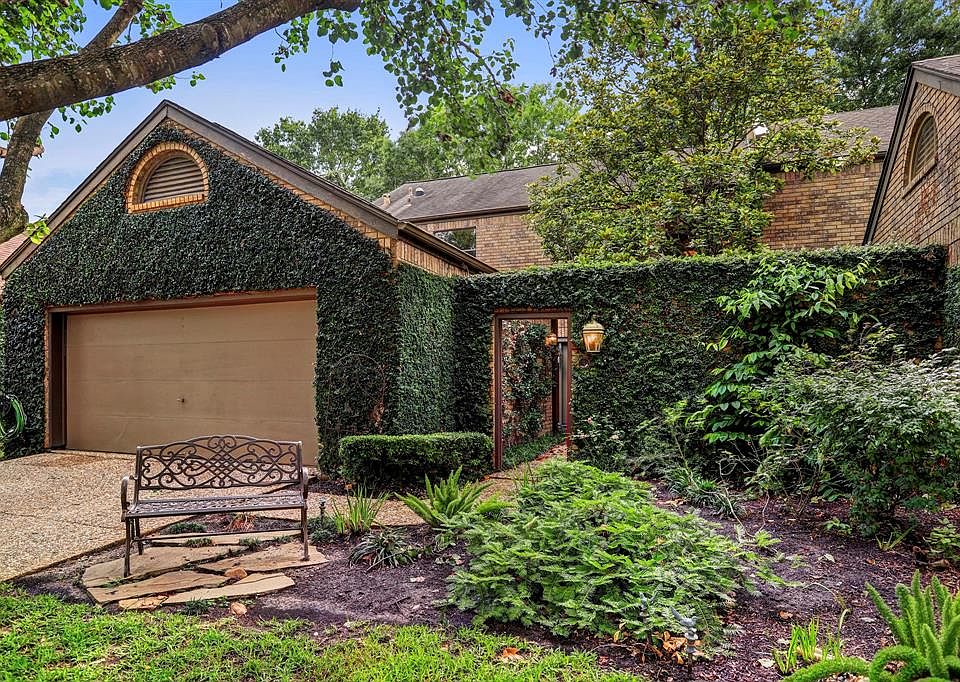 1st image of 9 Town Oaks Pl