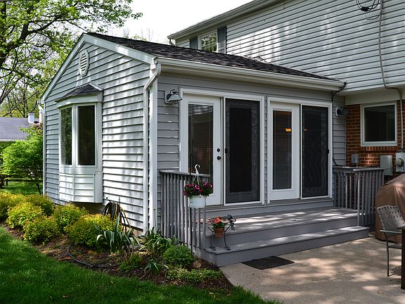 5th image of 410 Walsingham Ct