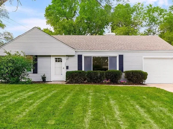 7952 Rainbow Dr, Prairie Village, KS 66208