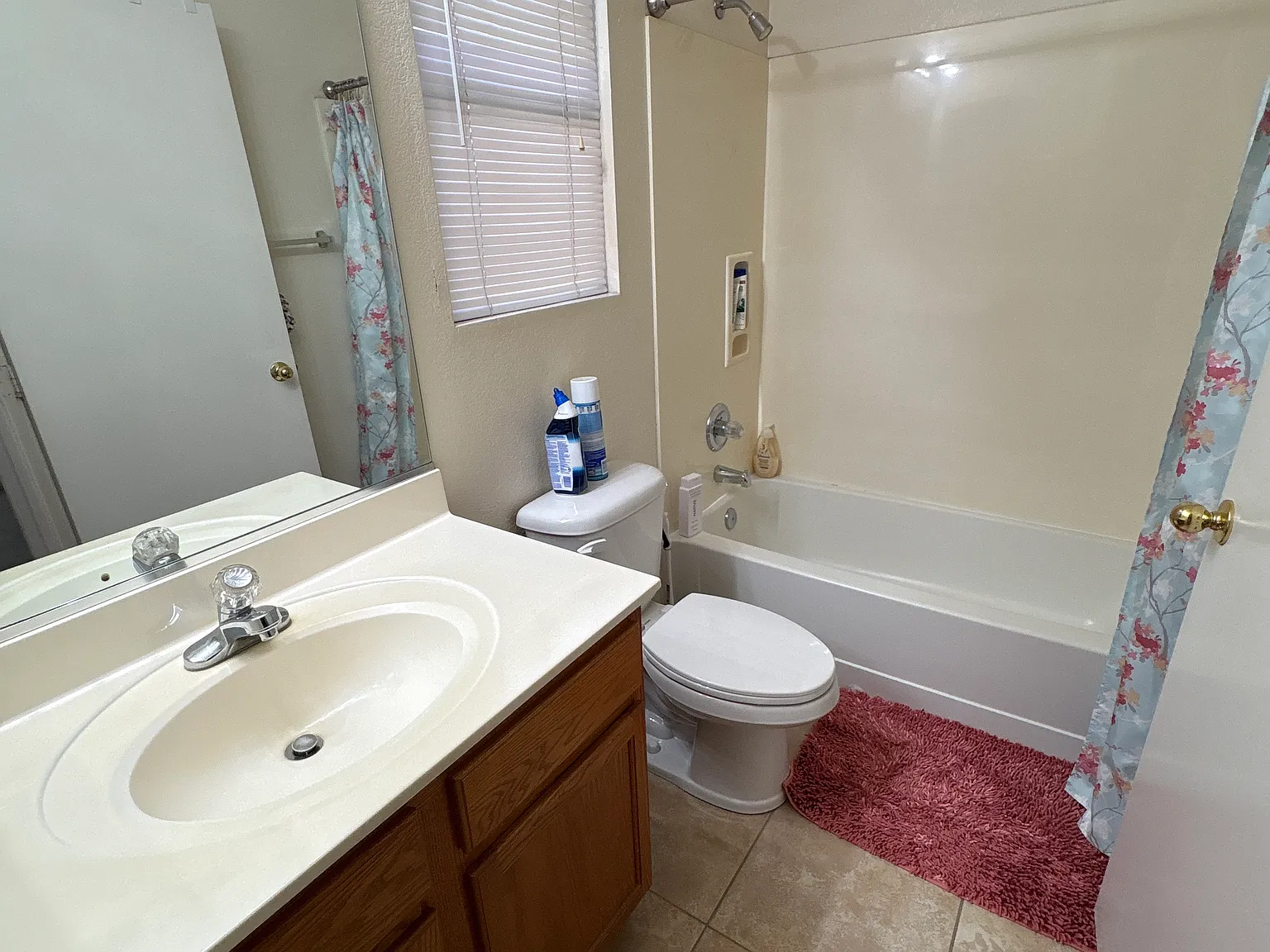 3 bed, 1610 sqft, $900 — Photo 3