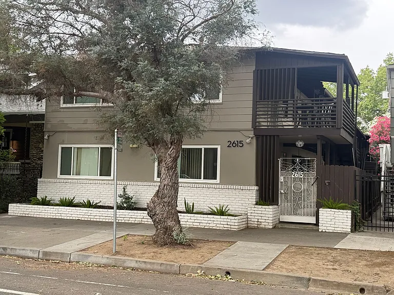 2615 H St — Photo 11