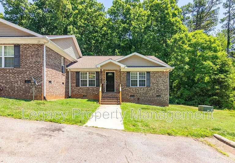 1352 Snow Ct — Photo 1