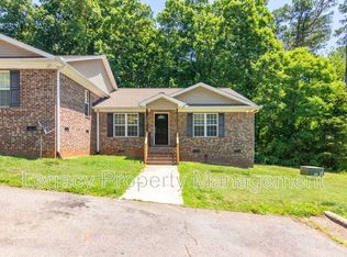 1352 Snow Ct, Burlington, NC 27215