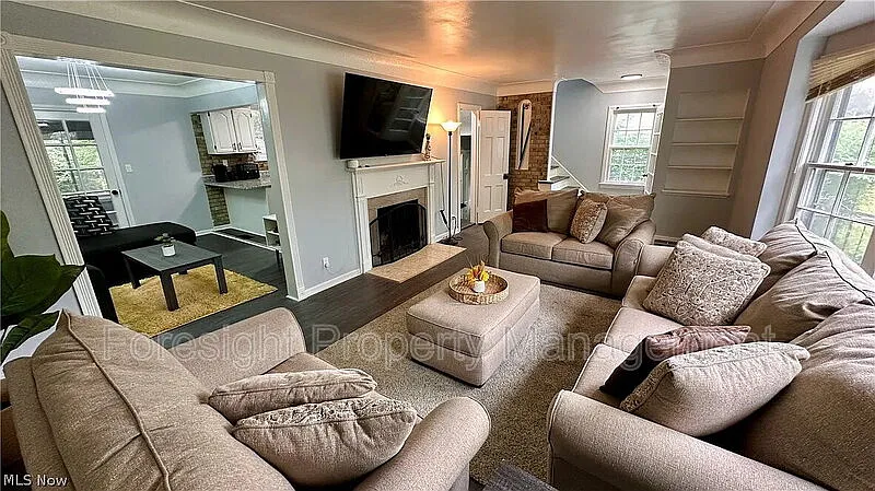 4 bed, 1.5 bath, 1511 sqft, $2,600 — Photo 4