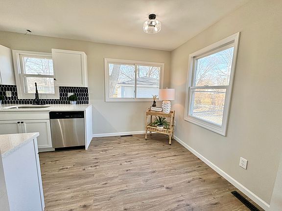 4th image of 2826 Lois St