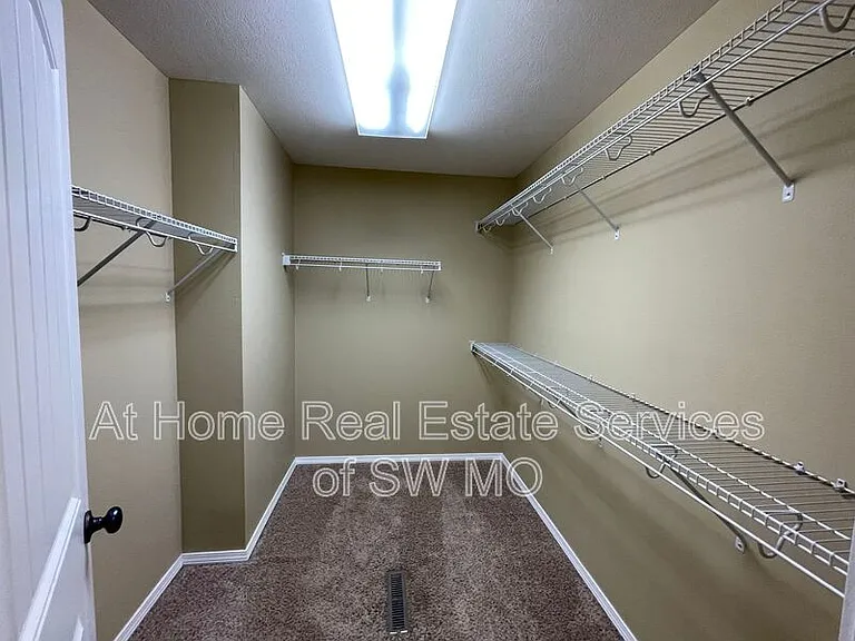 4576 Greenridge — Photo 11