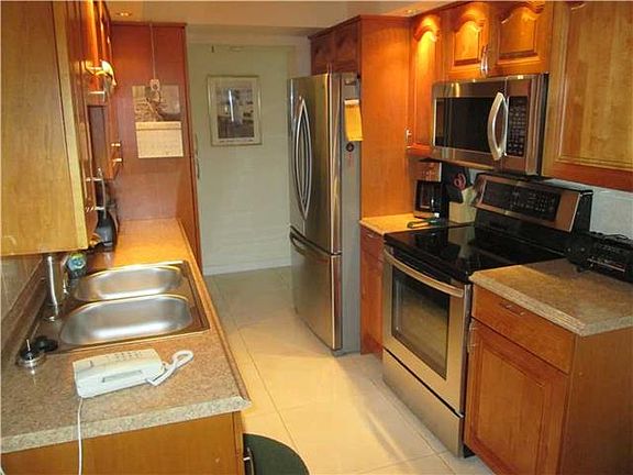 3rd image of 290 174th St APT M11