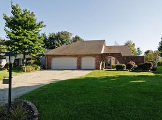 16461 S Red Rock Dr, Strongsville, OH