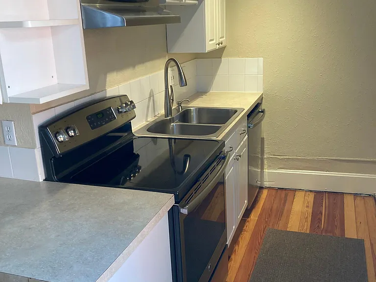 1004 Pine St — Photo 11