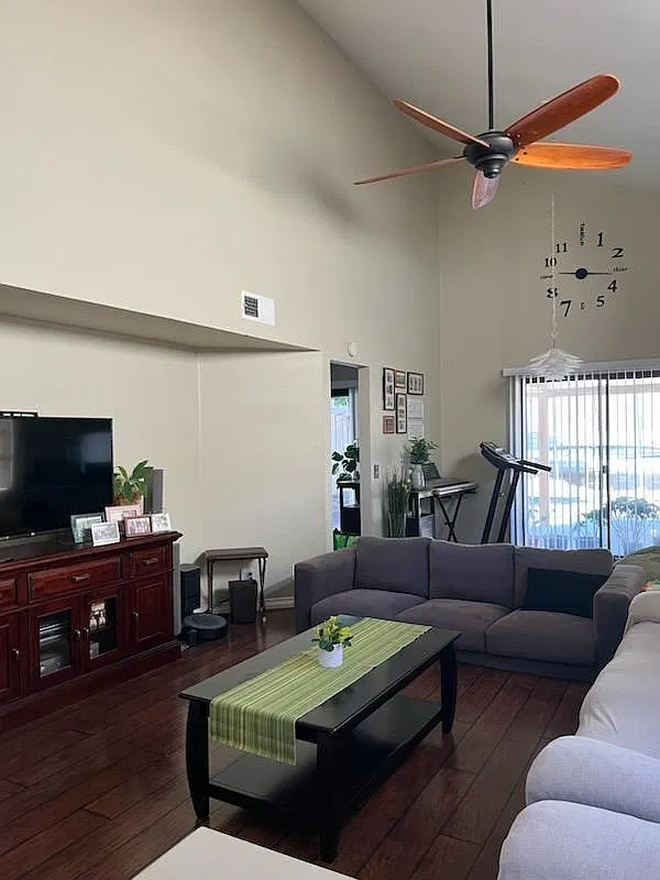 3 bed, 2.5 bath, 1638 sqft, $3,700 — Photo 3