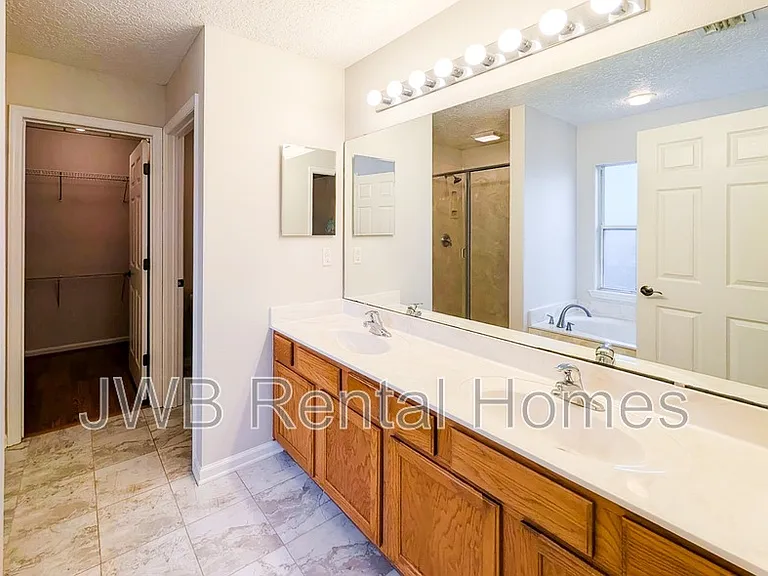 10238 Emma Lakes Dr — Photo 9