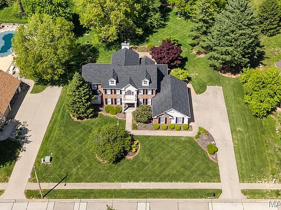 2nd image of 1905 White Birch Ln