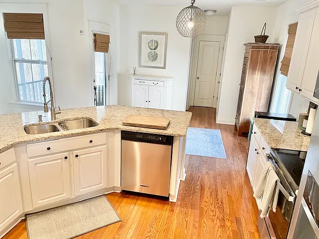 208 Clouter Creek Dr — Photo 4