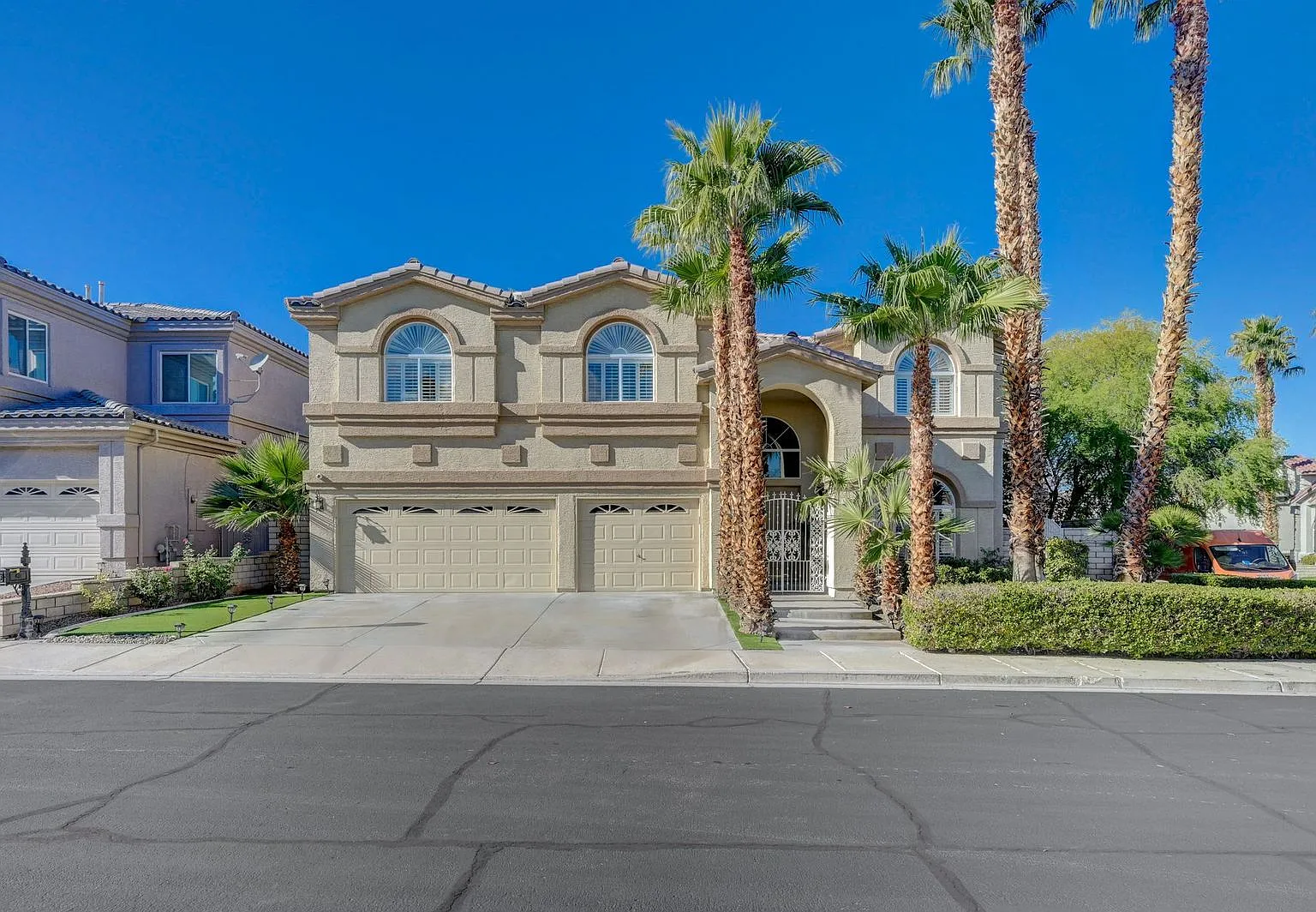 4 bed, 4025 sqft, $5,200 — Photo 1