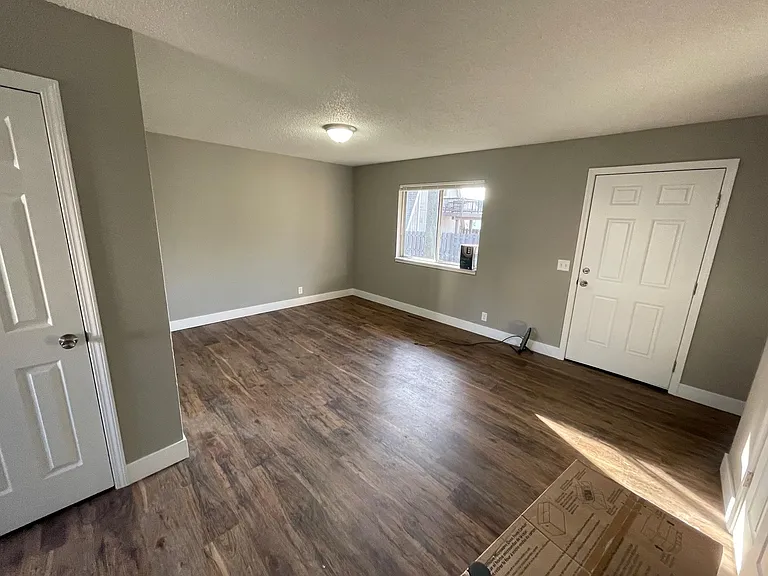 629 S Campbell Ave #B — Photo 5
